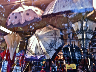 The window of Parapluies Simon in Paris