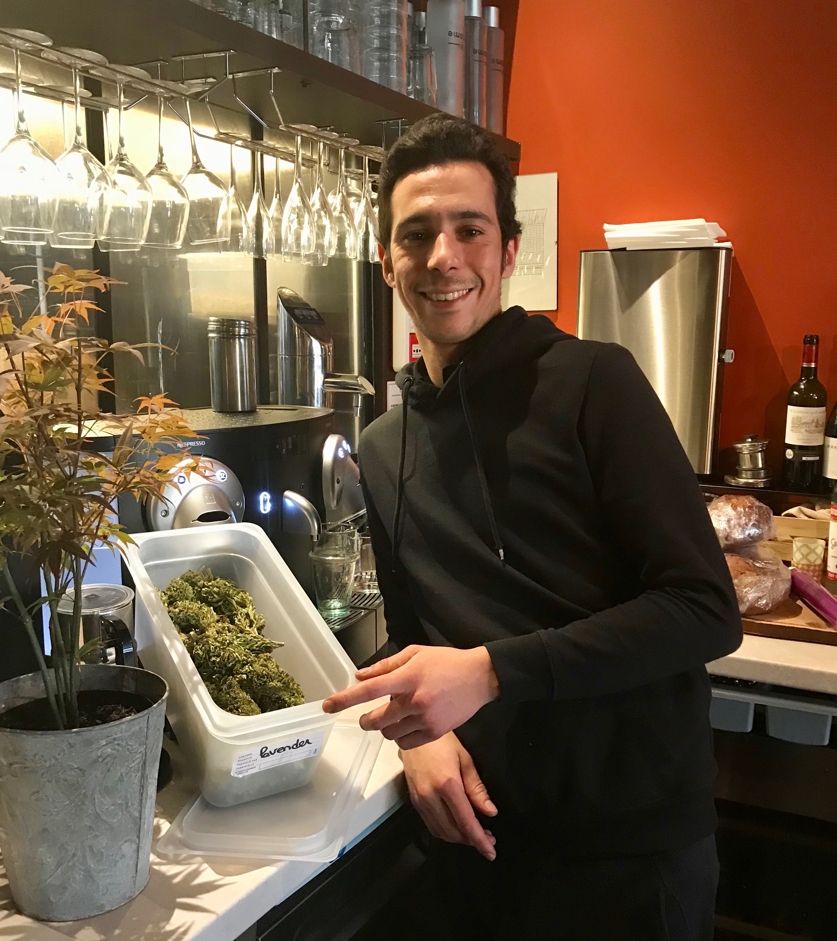 Marijuana “light” rolls onto a Paris restaurant menu